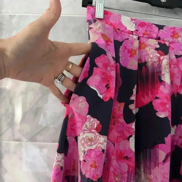Cynthia Rowley- Fit and flare floral skirt- pockets-Size XSmall - Picture 7 of 10